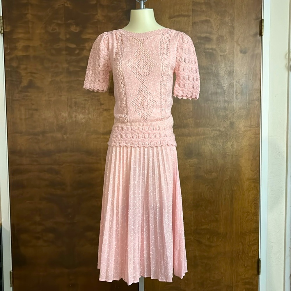 Vintage 70’s 80’s Leslie Fay Petites Pink Knit 2pc. Skirt Sweater